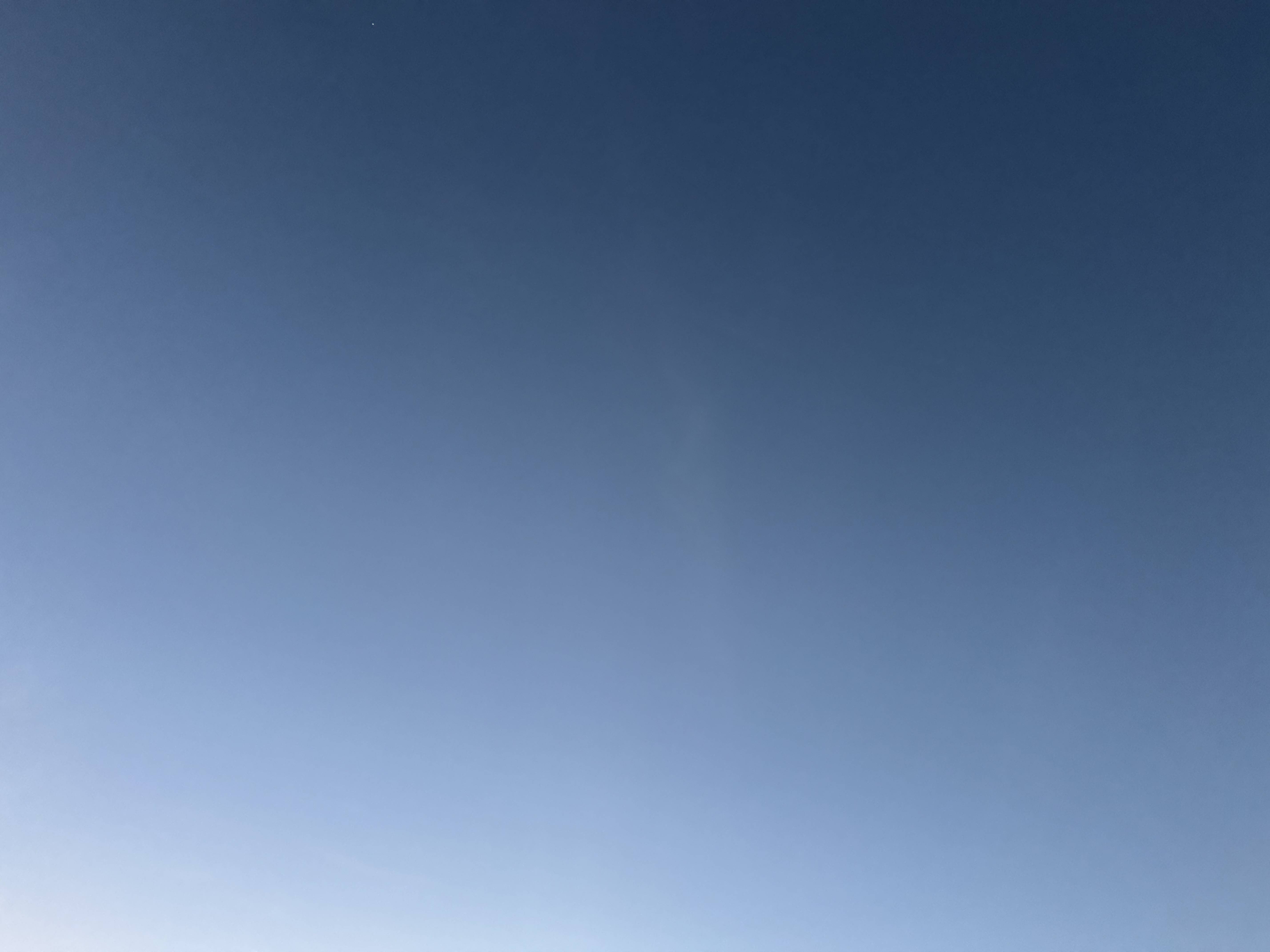 雲一つもない空