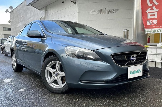 '14 ボルボ Ｖ４０ Ｔ－４ ＳＥ 8.7万キロ！入荷しました！
