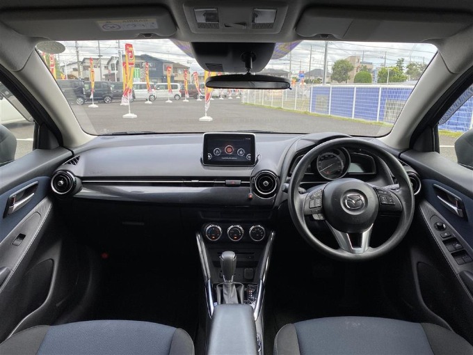 12月月初のおすすめ車両１　デミオ03