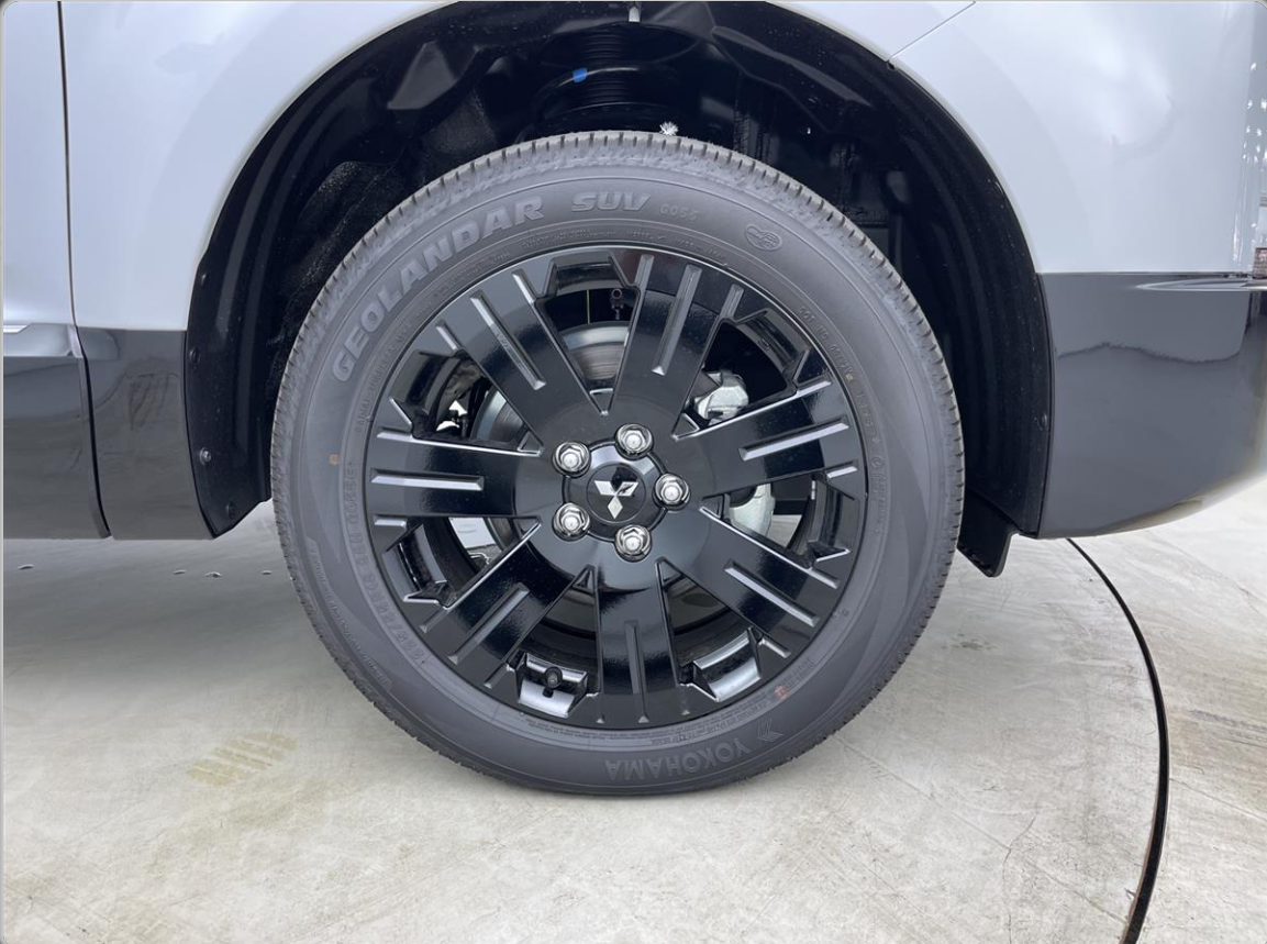 未使用車デリカD5シャモニー03