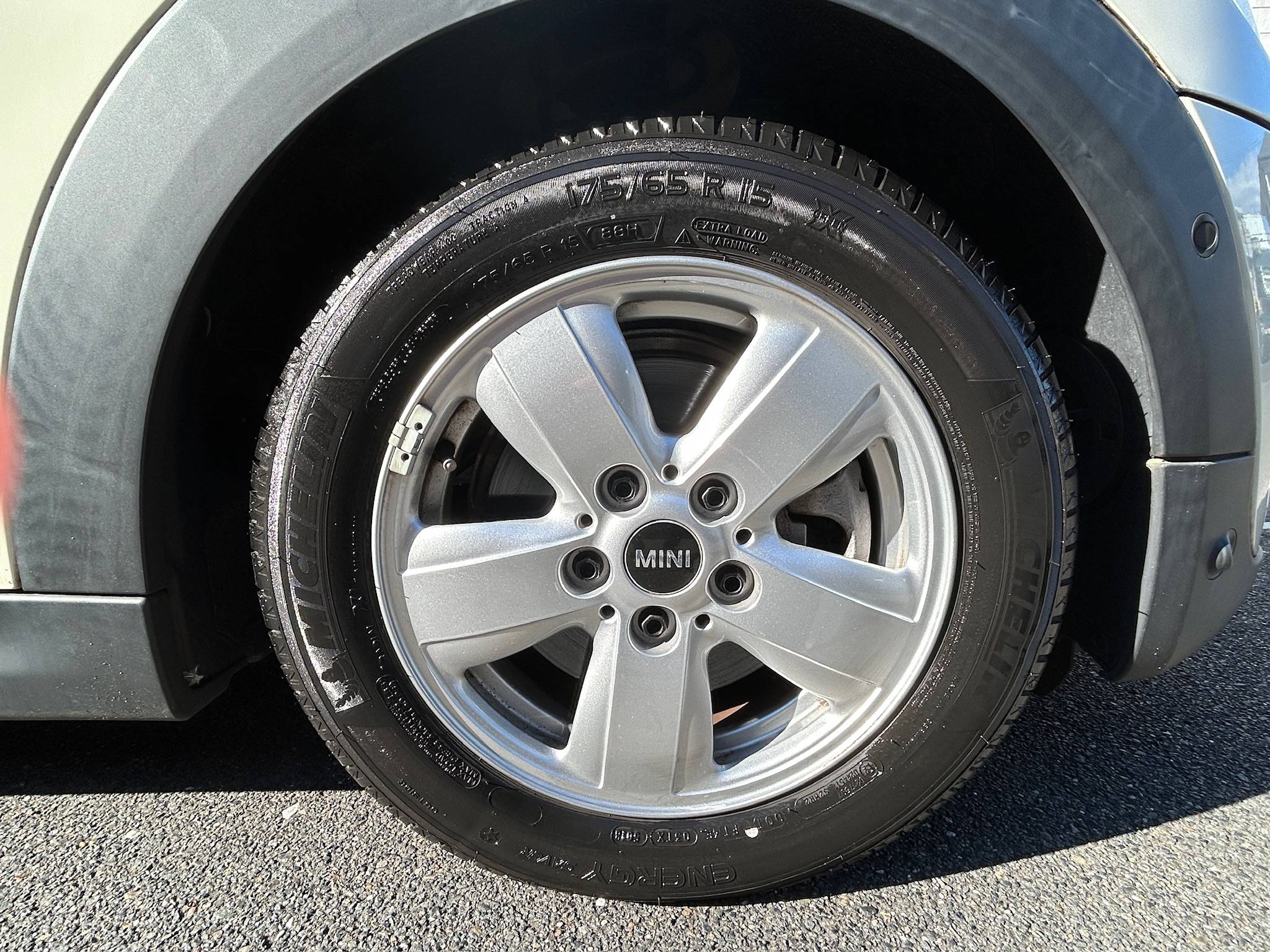 はじめまして!吉岡です!「タイヤは、なぜ黒いのか?」01