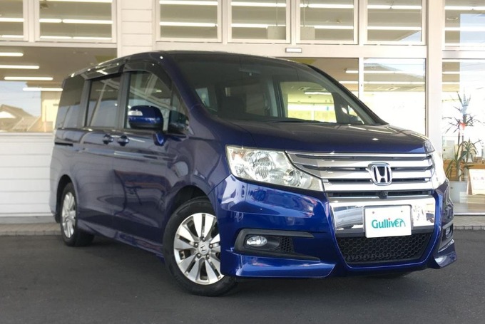 『お洒落カラーの８人乗り』車両が入荷しました〜