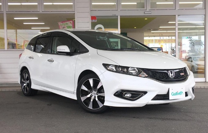 『コンパクトな６人乗り』車両が入荷しました〜