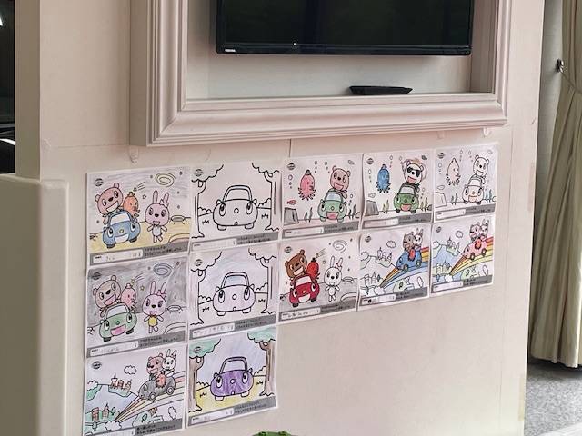 塗り絵を書いてくれたキッズに不思議な絵本をプレゼント！！