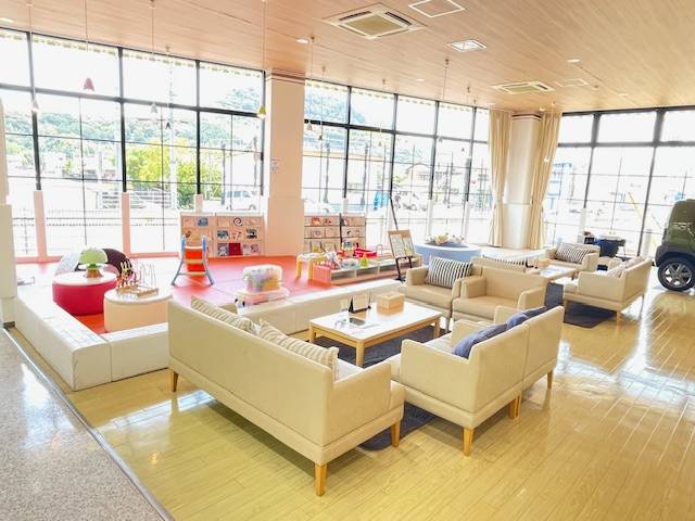【パパママ必見】お子様連れでも安心！ゆっくりお車選びができる当店のキッズスペースをご紹介。