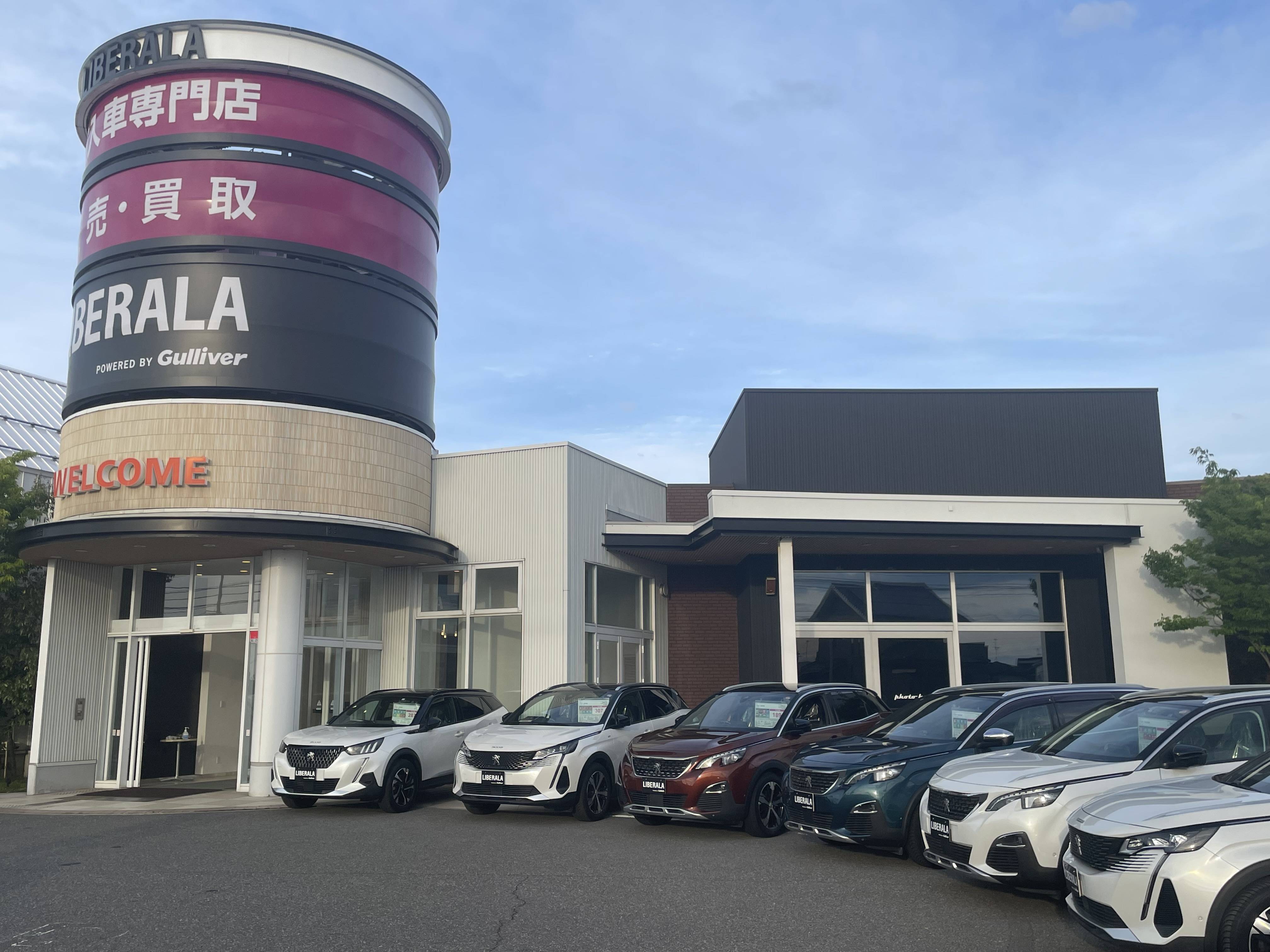 静寂のラウンジと、世界の銘車。今週末、特別な「余白」を愉しむ場所へ。