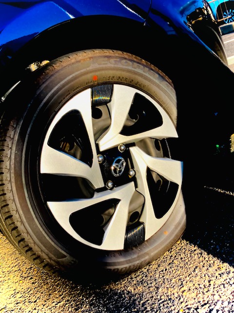 ガリバー富田店！！！タイヤの色って！！