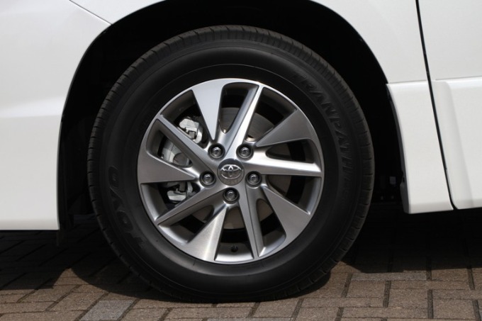 タイヤ( ﾟДﾟ)ノシ