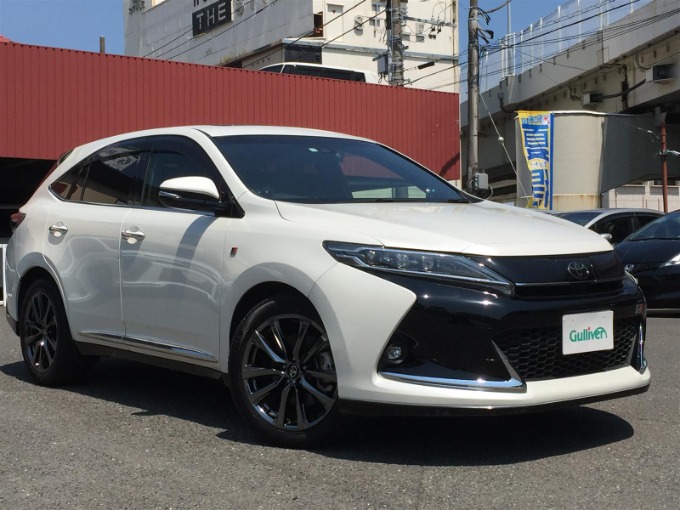 ☆中古車入庫情報☆　トヨタ　ハリアー