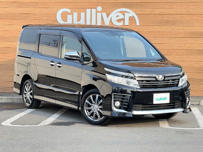 H28年式　トヨタ　ヴォクシー