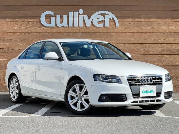 アウディ　A4！４WD！メーカーOPナビ！革シート！