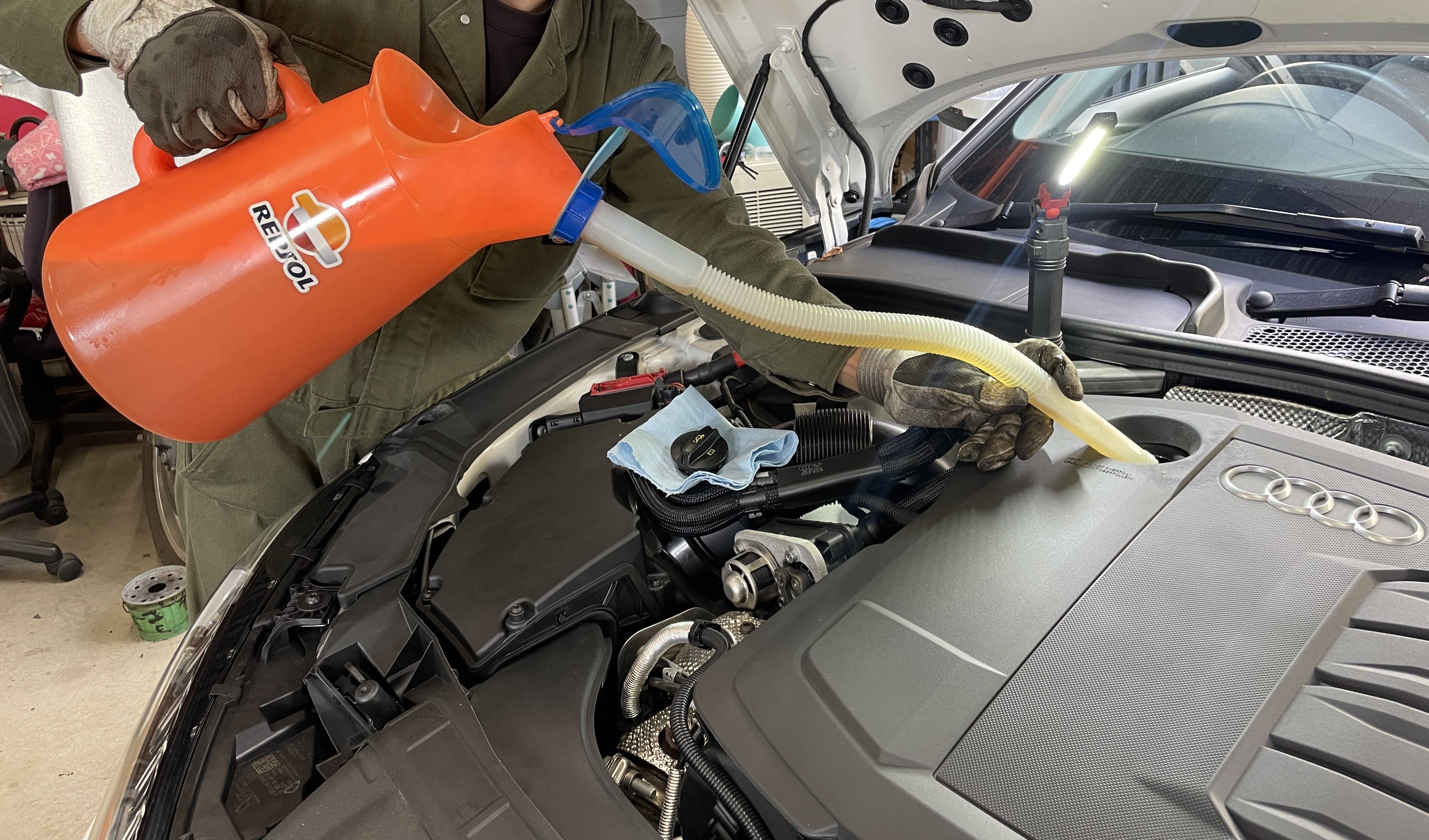 アウディA4のオイル交換を行いました！