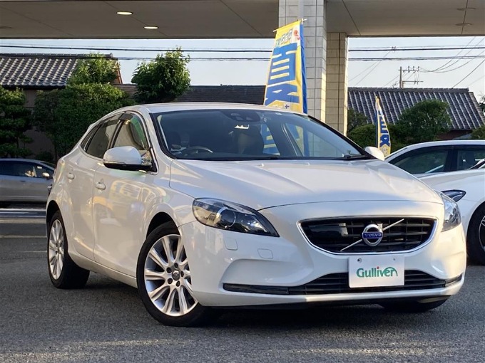 【入荷情報】 '15 ボルボ Ｖ４０ Ｔ－４ ＳＥ（ディーラー車）