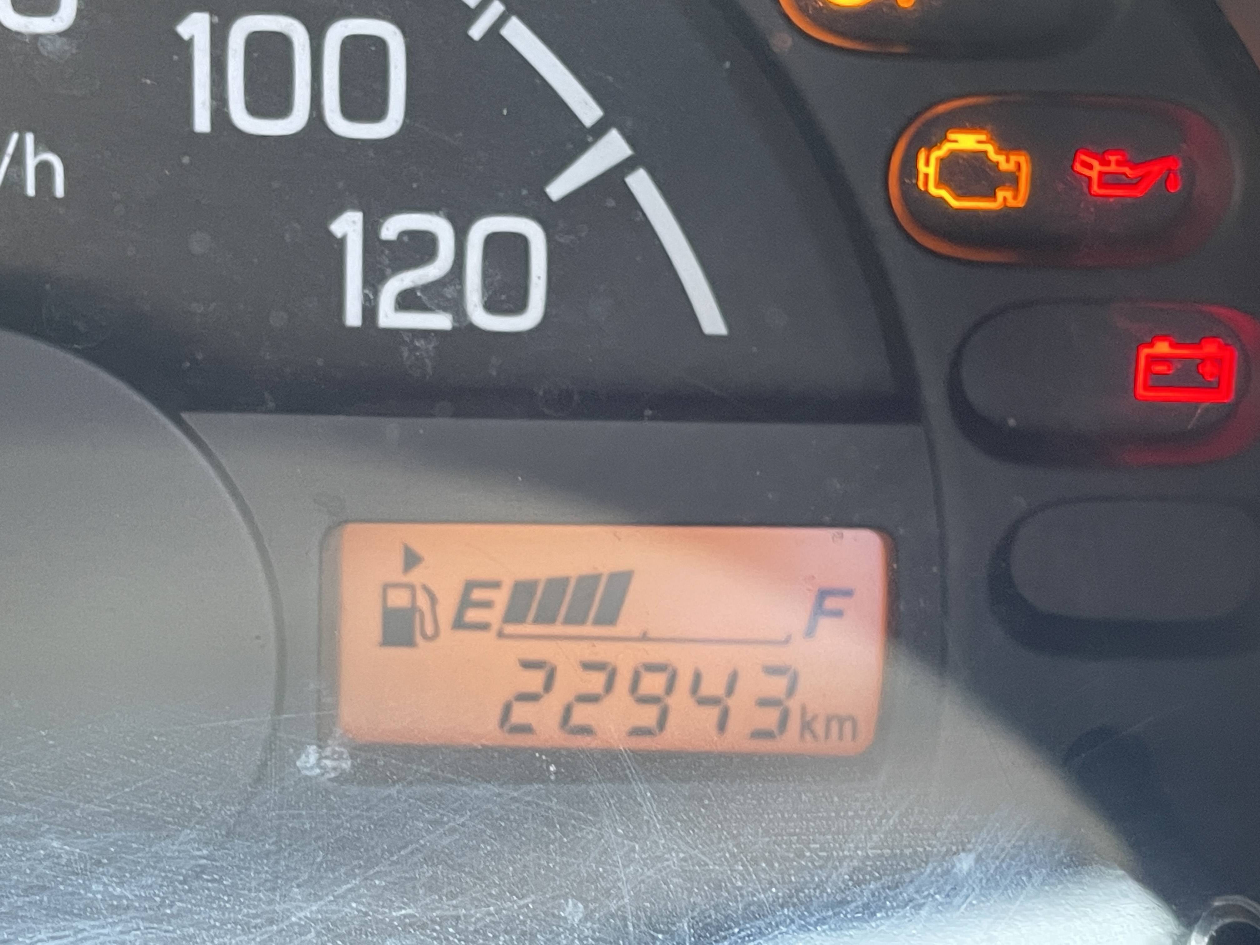 【車の豆知識】あれ？とっちだろう？給油口は右？左？01