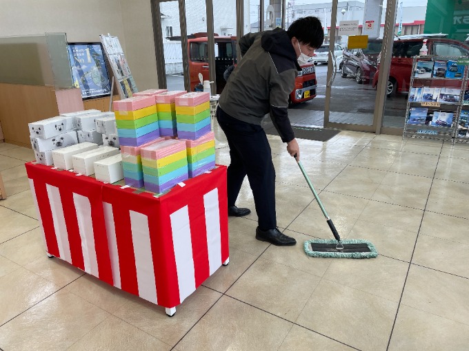 本日も雨ですが朝から洗車！掃除！！営業開始です！