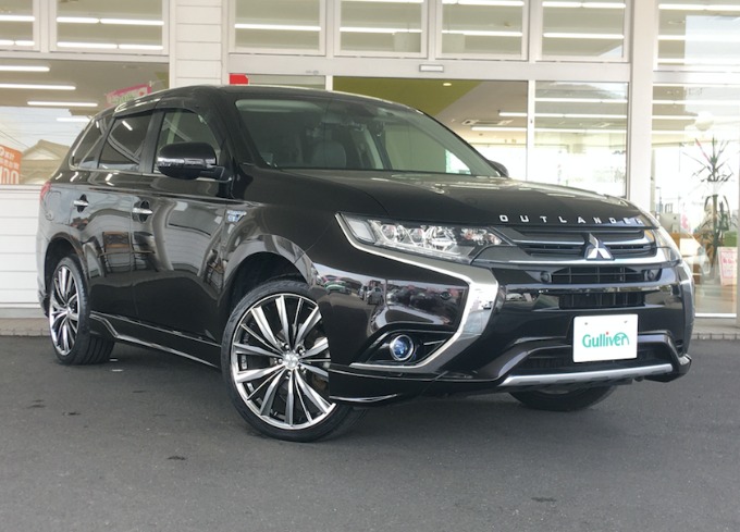 【新鮮在庫アウトランダーPHEV】が入荷致しました！！！！