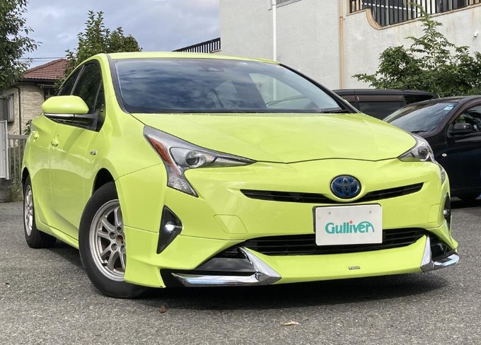 【入荷情報】H28 トヨタ プリウス S