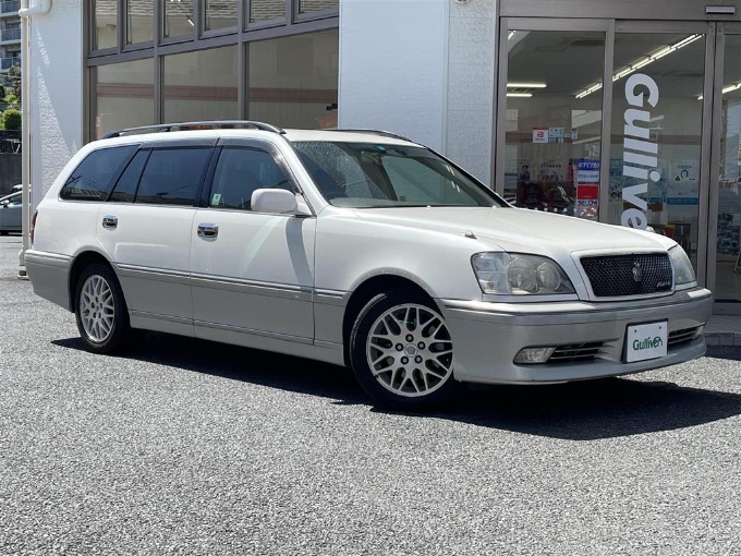中古車入荷情報！！H14 トヨタ クラウン エステート アスリート Ｖ