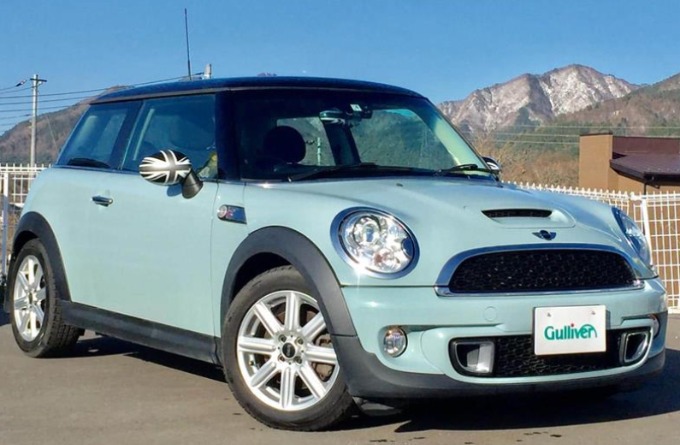 美しすぎるブルーのMINI