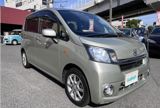 ☆最新入庫情報☆　ダイハツ　ムーヴ