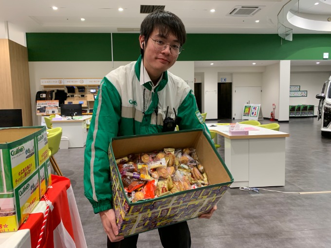 お菓子つかみ取り!?