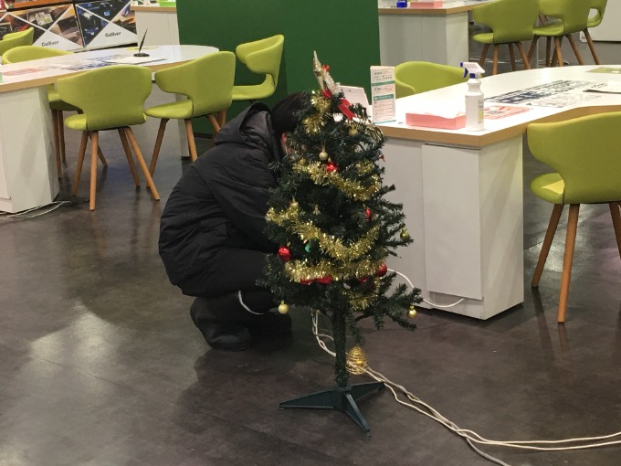 瀬川くんがクリスマスツリーを組み立てている間にスタッフ紹介してみる〜札幌清田〜03