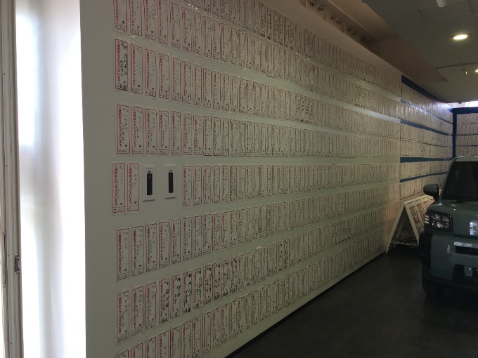 壁に貼られたご成約札がもうすぐ５面になりつつある春〜札幌清田〜03