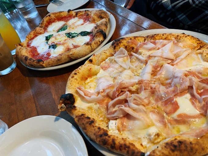 ピザ食べに行ってきましたーー
