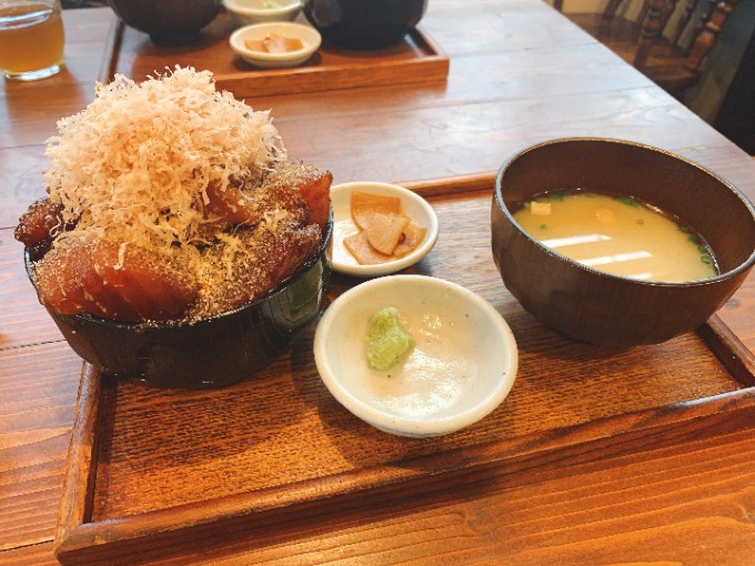 分厚いマグロ丼いただきましたーー