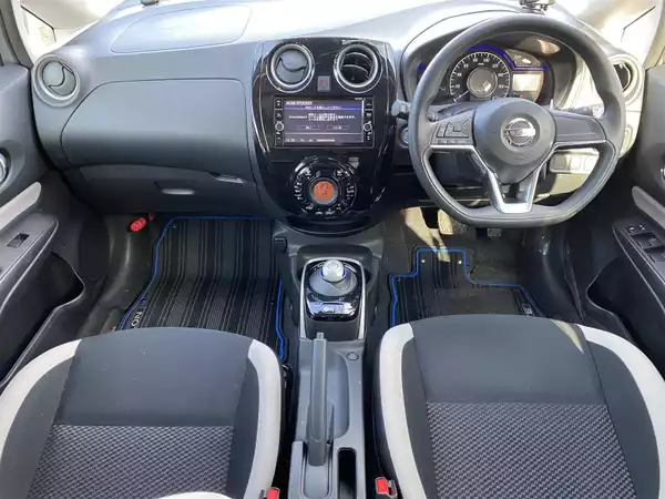 日産 ノート e-パワー X02