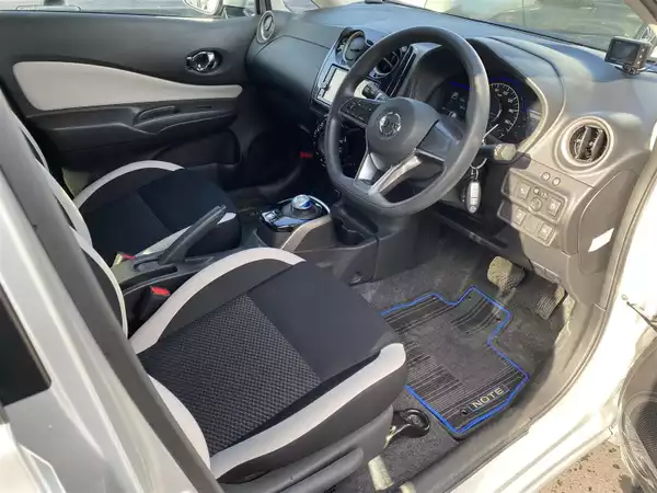 日産 ノート e-パワー X04