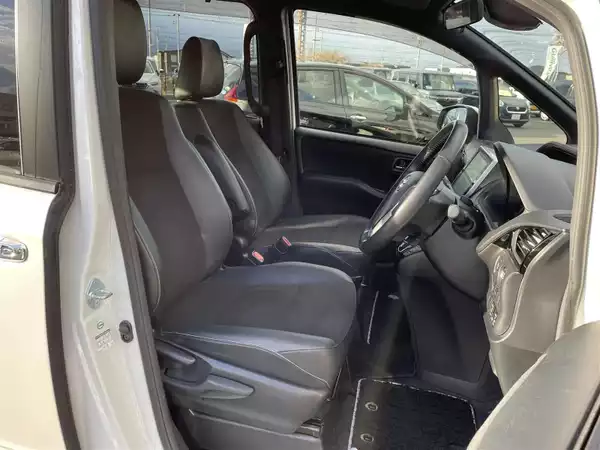 トヨタ ノア Si ダブルバイビー06