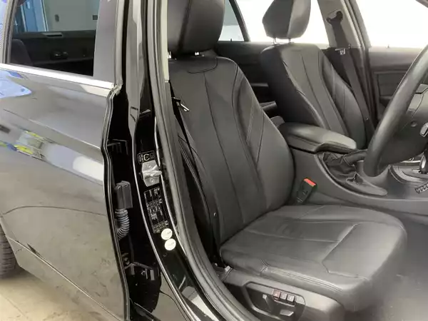 BMW 320d ラグジュアリー05