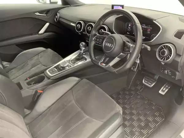 アウディ TTクーペ 2.0 TFSI クワトロ06