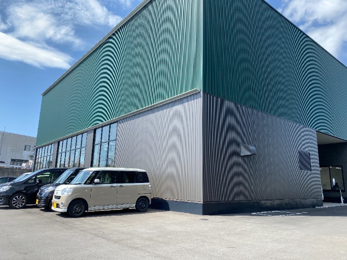 販売、整備、板金、コーティング、車内清掃など全てが揃っているのは当店だけ！02