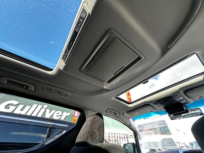 サンルーフ装備のアルファード!02