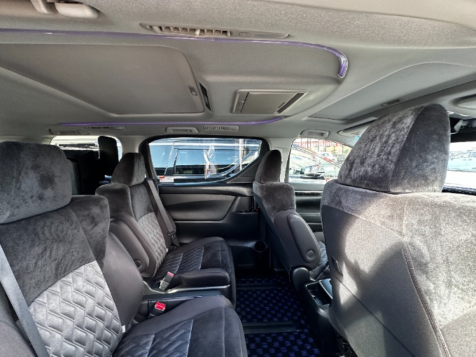 サンルーフ装備のアルファード!03