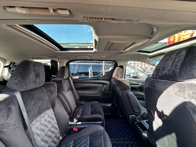 サンルーフ装備のアルファード!04