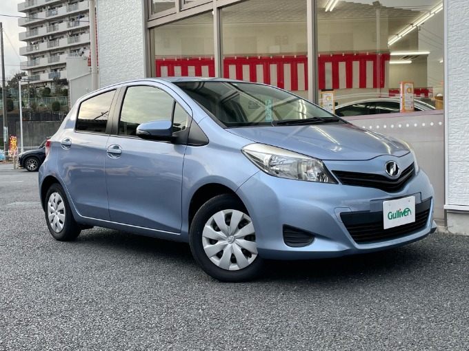 中古車入荷情報！！　H26 ヴィッツ　Fスマイルエディション