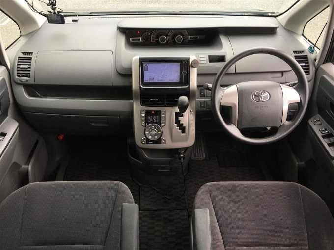 中古車入荷情報！！！【ノア】黒  純ナビ ワンセグTV バックカメラ ガリバー41号高山店03