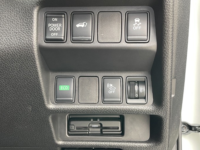 ☆中古車入庫情報☆R2エクストレイルHVが仲間入り！02