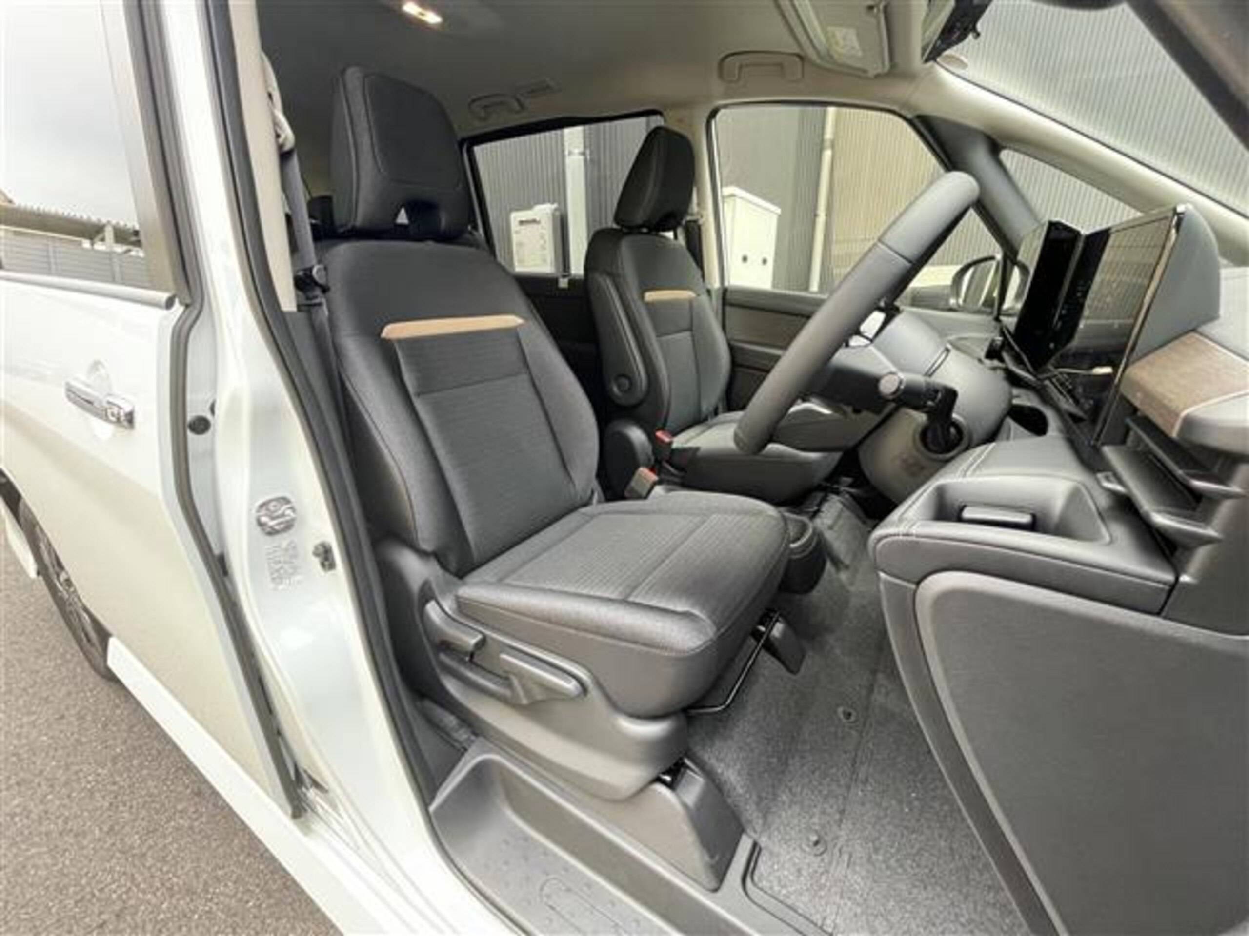 未使用車セレナハイウェイスターVセレクション入荷しました！05