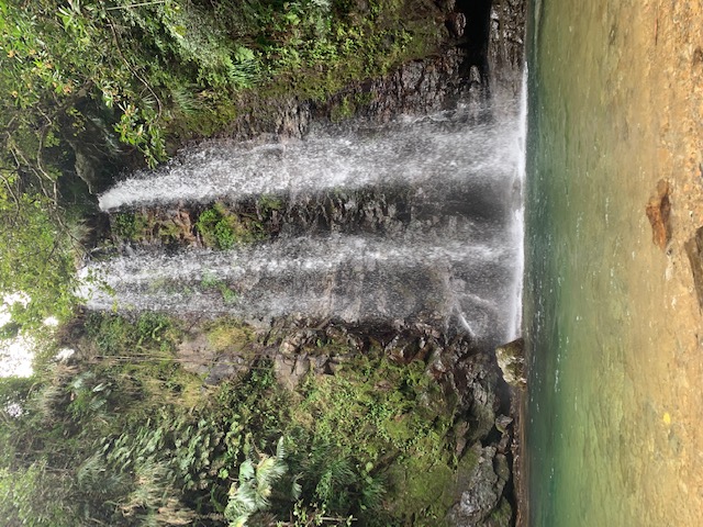 滝のある所に行ってきました！