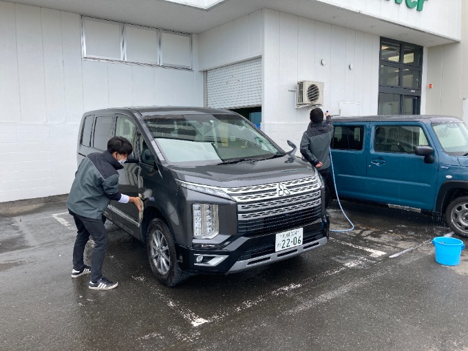 人数は少ないですが、元気に営業しております！！