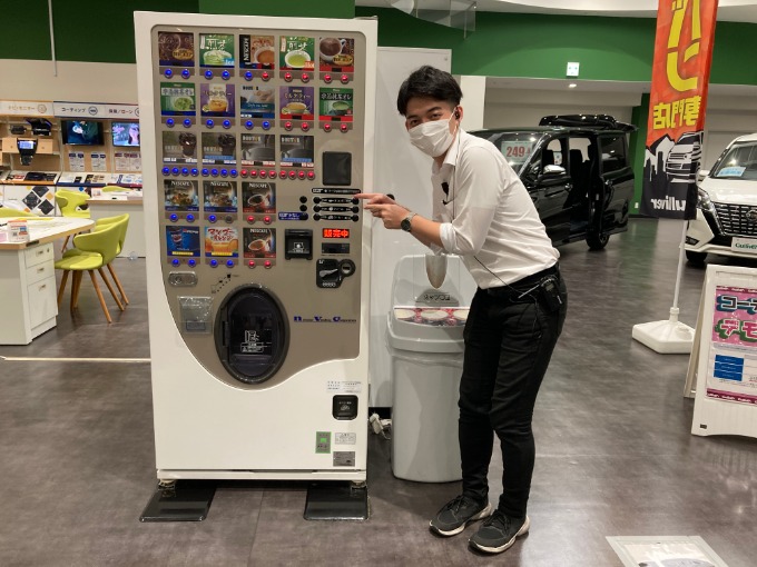 なんと無料の自動販売機が、、、、【中古車・登録済み未使用車】SUV・ミニバン