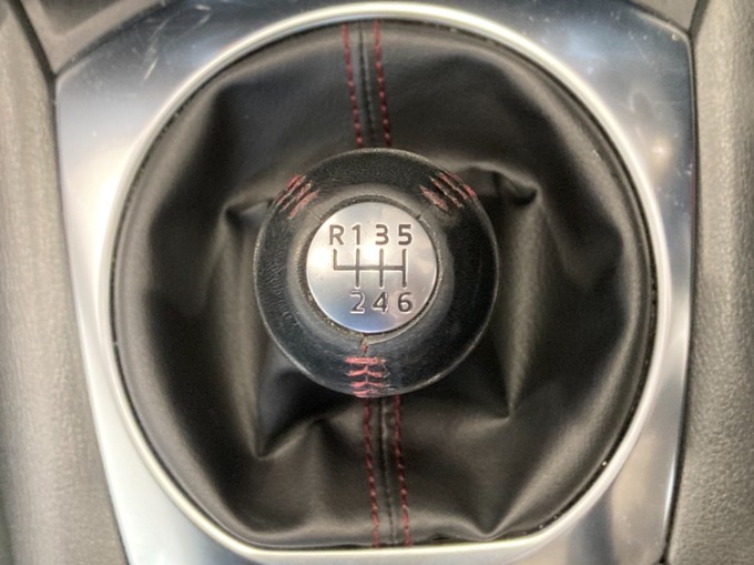 本日おすすめのお車紹介いたします!!H27 ロードスター03