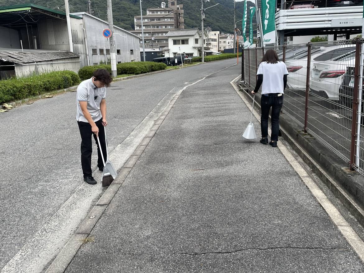 店舗の外も清掃しています！