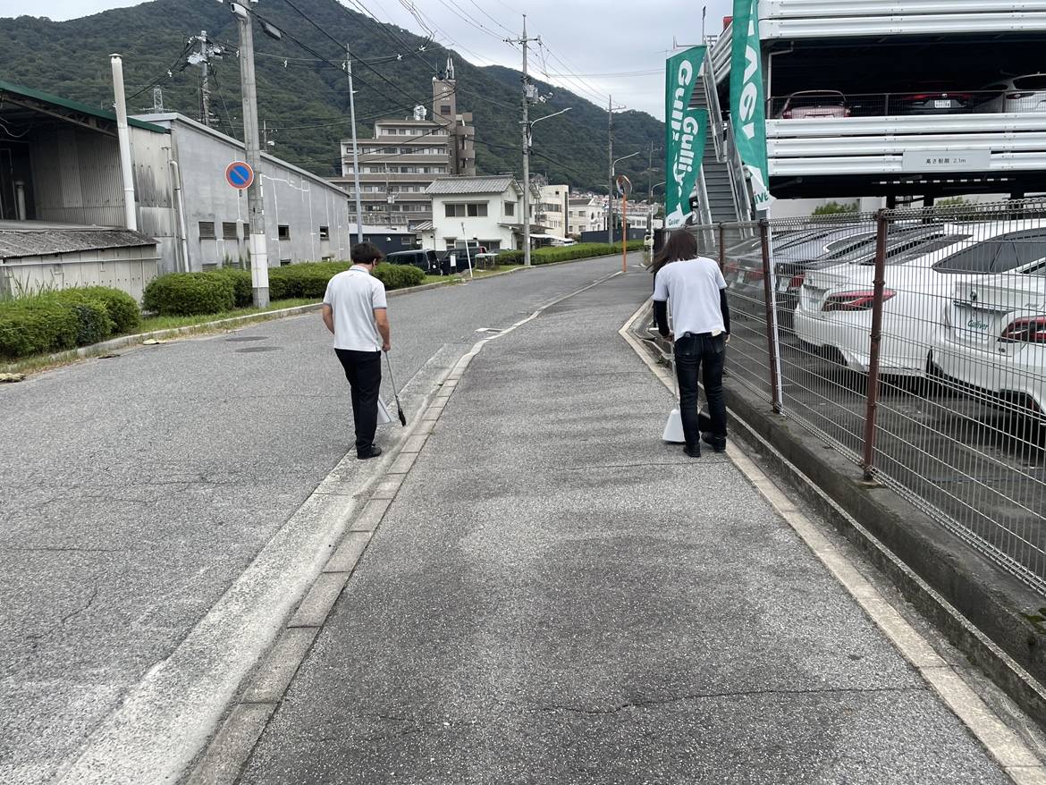 店舗の外も清掃しています！01