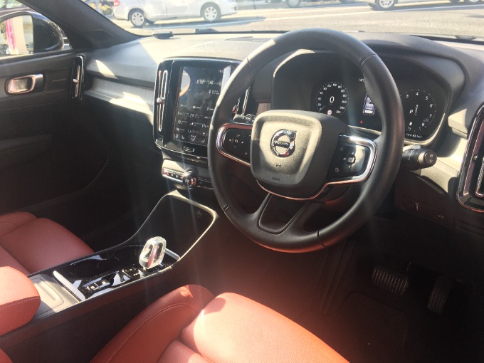 【ボルボXC40R3式】未使用車！人気SUV入庫しました！02