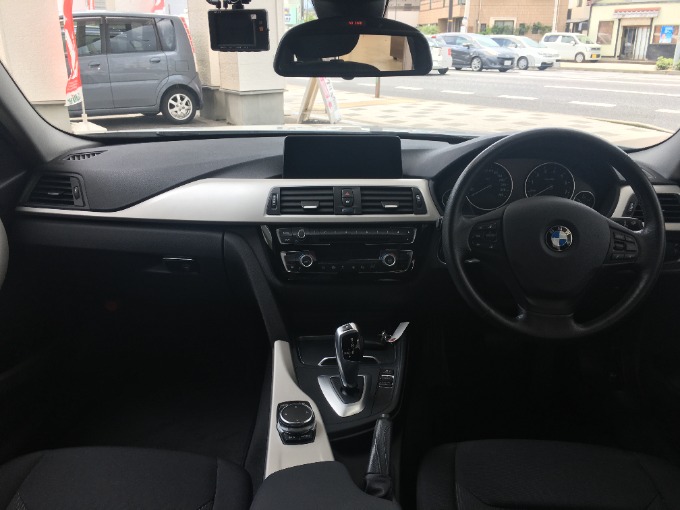 【H28式BMW320i】スマートな外国産車入庫しました！02